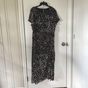 This lovely Vera Wang dress is perfect for the spring/summer!